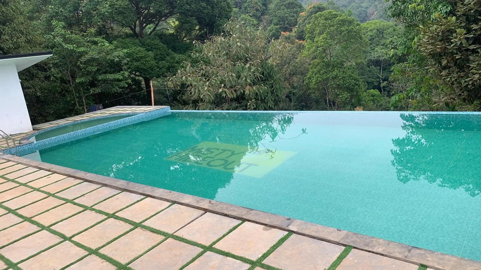 Misty Hideout Bed & Breakfast Kakkadampoyil India