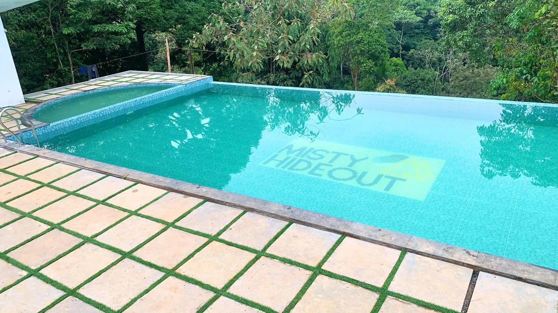 Misty Hideout Bed & Breakfast Kakkadampoyil