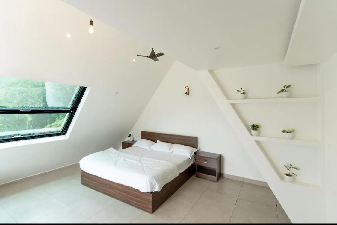 Misty Hideout Bed & Breakfast Kakkadampoyil
