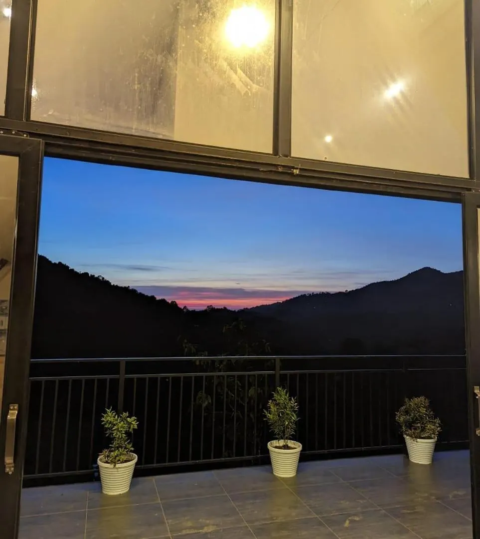 Misty Hideout Bed & Breakfast Kakkadampoyil