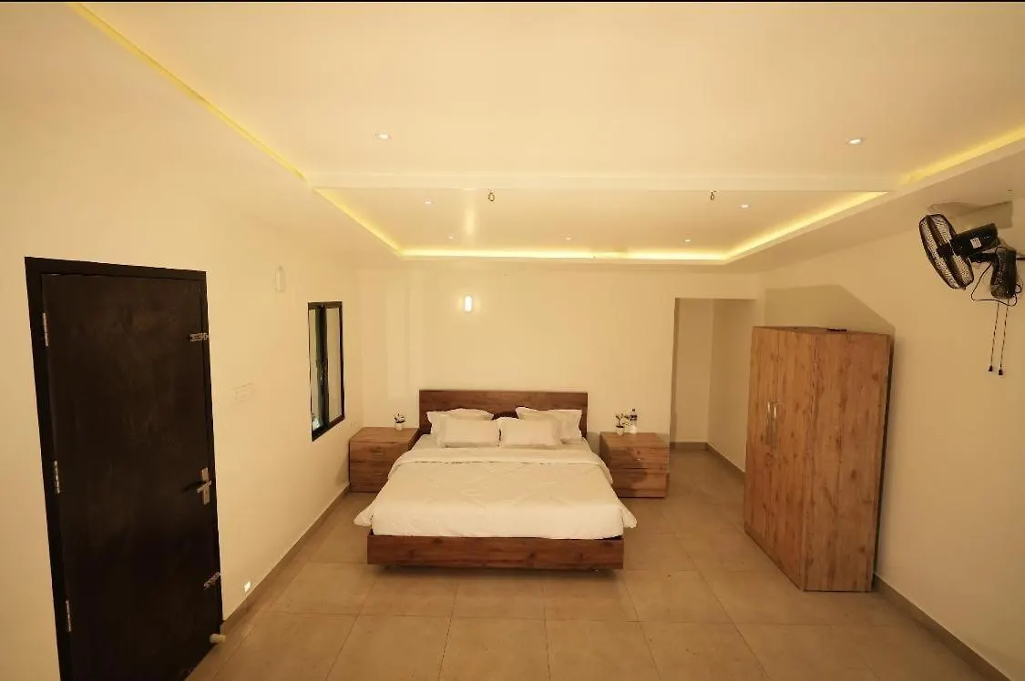 Misty Hideout Bed & Breakfast Kakkadampoyil