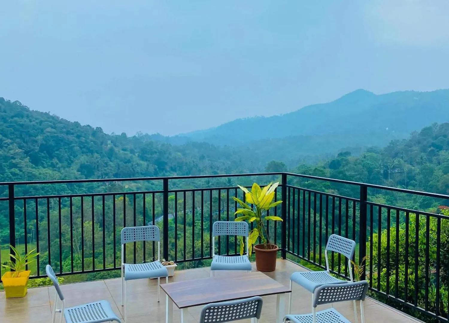 Misty Hideout Bed & Breakfast Kakkadampoyil