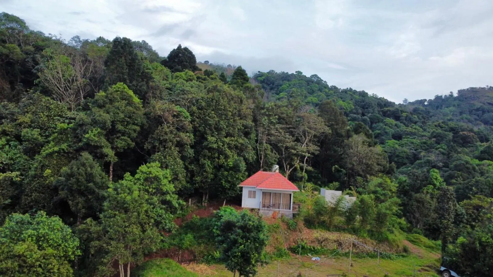 Misty Hideout Bed & Breakfast Kakkadampoyil India