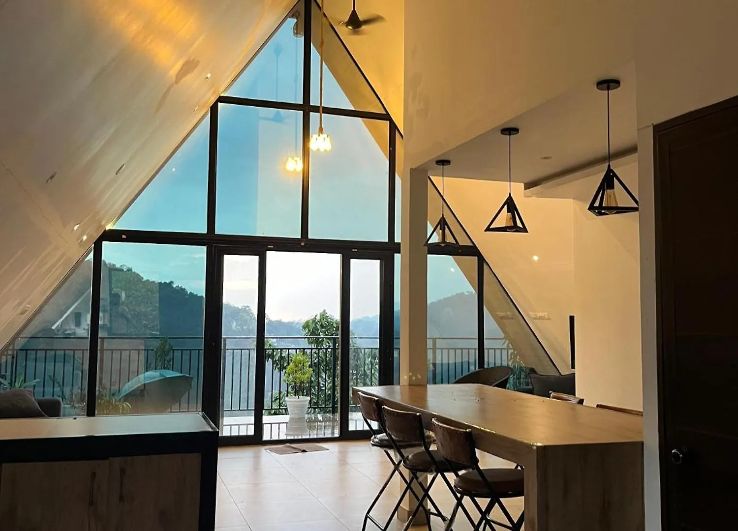 Misty Hideout Bed & Breakfast Kakkadampoyil