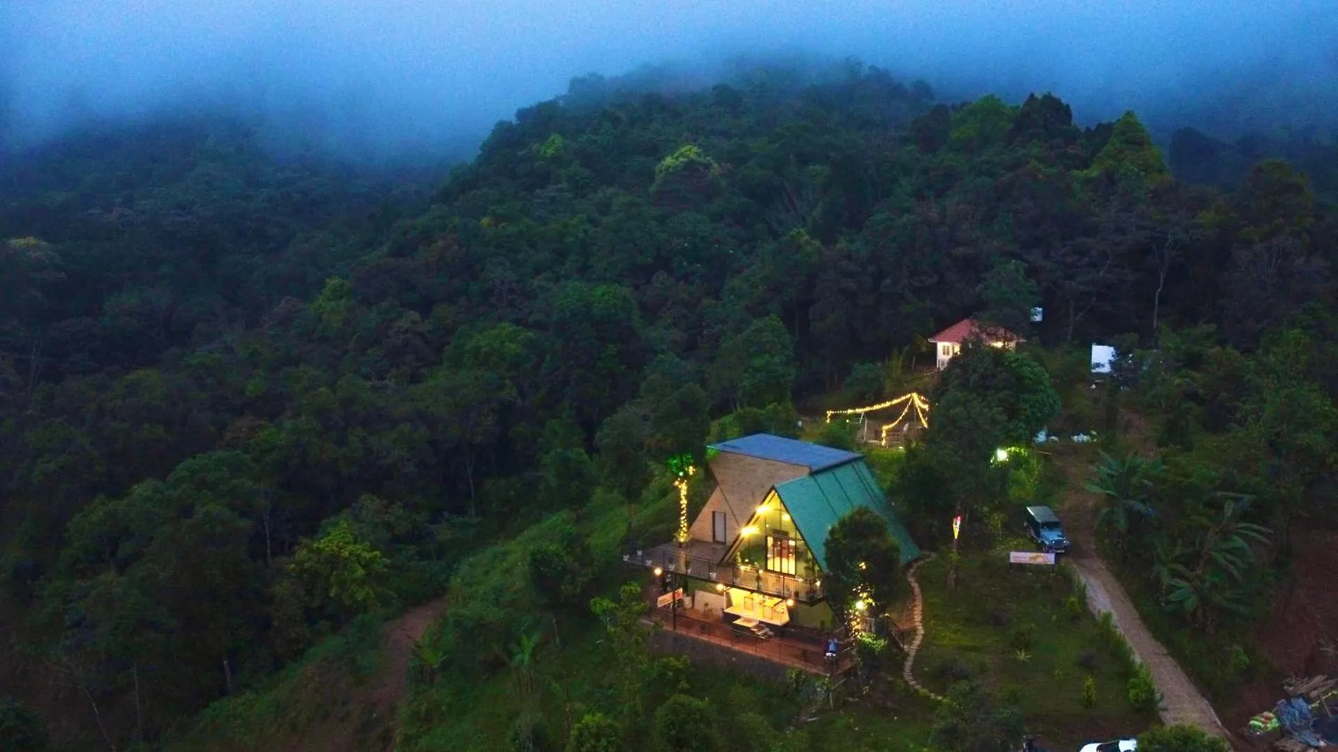 Misty Hideout Bed & Breakfast Kakkadampoyil