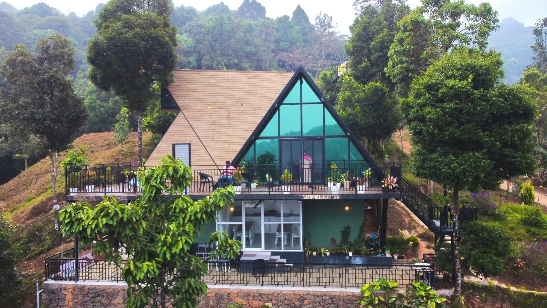 Misty Hideout Bed & Breakfast Kakkadampoyil India