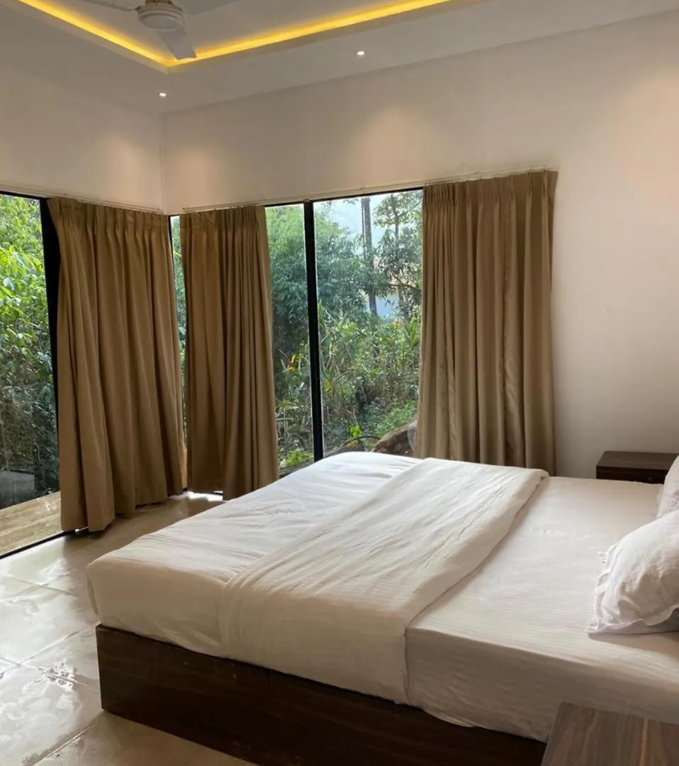 Misty Hideout Bed & Breakfast Kakkadampoyil